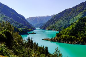 С высоких гор спускаемся к Черному морю