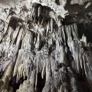 Плато Лаго-Наки, Азишская пещера
