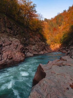Водопады Руфабго, Гранитный каньон