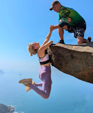 Гора Телеграф: зависая над обрывом