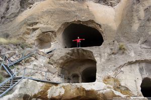 Масштаб и тайна пещерного города Вардзия