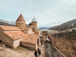 Туда, где встречаются небо и земля: Казбек и Герге