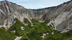 Прогулка на лодках. Белые скалы и Тихий океан