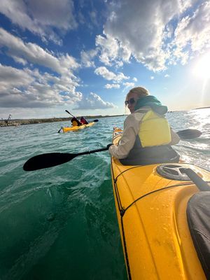 Прогулка на каяках по глади воды Иссык-Куля