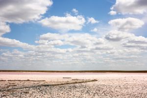 Поющий бархан, Меклетинское розовое озеро