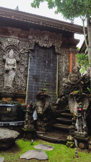 С эпичных скал Пениды с головой в культуру Убуда