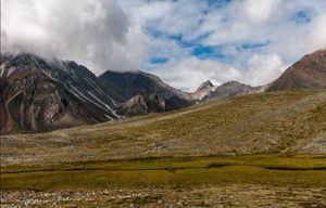 Подъём на Шумакский перевал, спуск к озеру