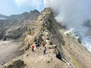 Вулкан Мутновский и каньон Опасный