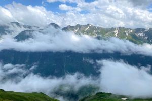 Треккинг к Семицветному озеру