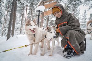 Поездка к северным оленям, хаски и саамам