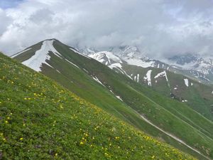 Крест Местии и озёра Корульди