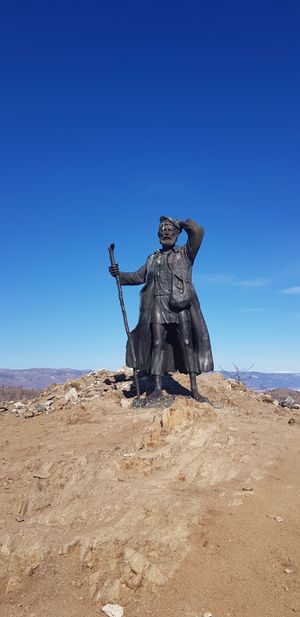 Тажераны. Малое море. Памятники Орлу и Бродяге