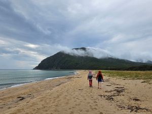 Бухта и остров Петрова