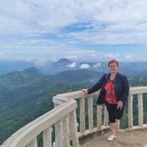 Башня Ambuluwawa, Королевская дорога, Водопады