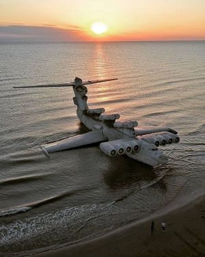 Древний Дербент и экраноплан Лунь