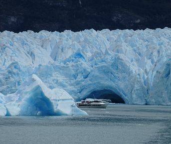 Много треккинга в Патагонии, круизы на кораблях, Ушуайя и Игуасу