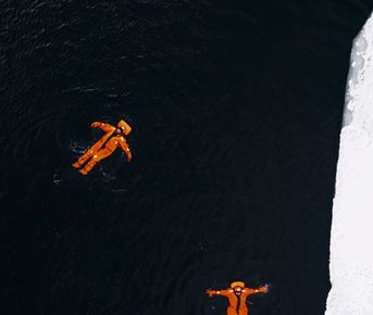 Каникулы в Арктике. 4 дня ярких впечатлений! Сияние, киты, айс-флоатинг.