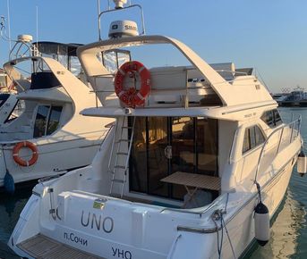 Погрузитесь в роскошь с арендой двухпалубной яхты в Сочи