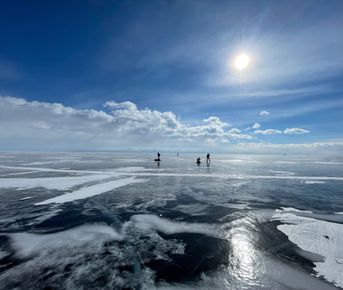 Байкал на коньках с зимней палаткой