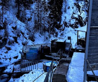 Горячие источники Алмарасан и водопад Аюсай