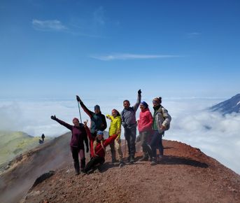 Поход по Камчатке: Горячие источники и вулканы Налычево