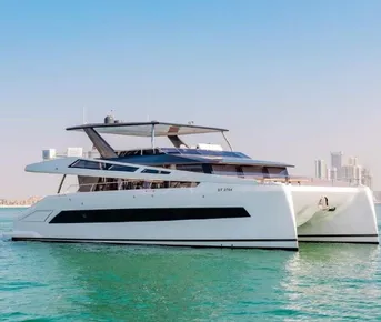 Приватная Вечеринка на яхте-катамаране в Дубае для большой компании.