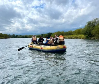 Путешествие по реке Быстрая: прогулка на рафтах, рыбалка, гастро-обед.