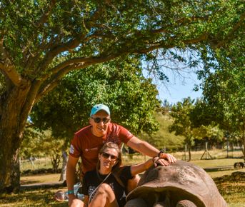 Маврикий: киты, дельфины, гольф, жирафы. Тур с фотографом.