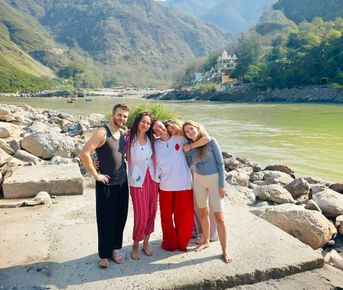 Божественный путь Шакти: через тело и тишину.