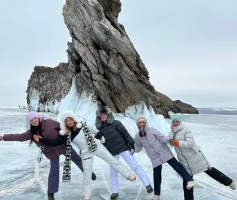 Девичник на Байкале: лёд, коньки, баня, женская энергия