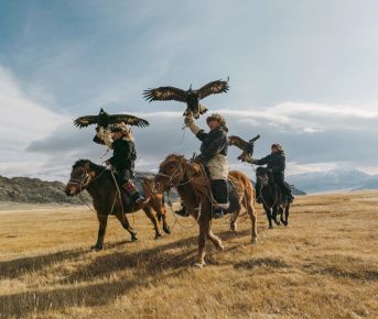 Поход по дикой Монголии без рюкзаков — горы, озера и бескрайние просторы