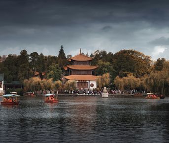 Другой Китай с известным историком и религиоведом