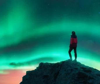 Сияние Арктики от Териберки до Лапландии: снегоступы, киты и жизнь народов Севера