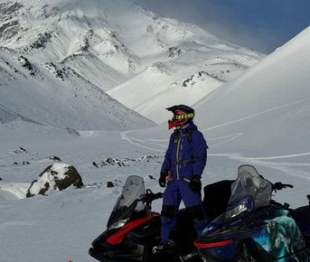 Снегоходный тур к вулканам на Камчатке