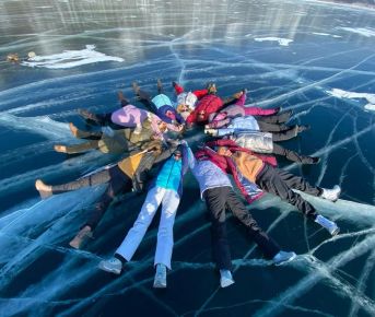 Душевная вечеринка на льду Байкала