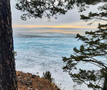 Ледяные просторы Байкала (пеший поход по льду Байкала)