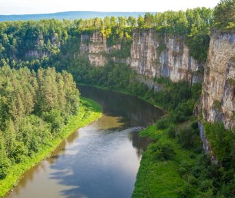Уральская сказка: сплав по реке Белой, древние тайны пещер и походная банька