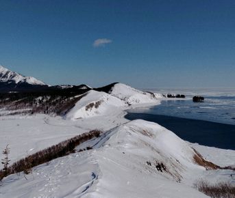 Зимний Сахалин: горнолыжка, снегоходы и голубые бухты