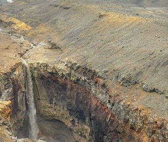 Каньон Опасный и Дачные источники: мощь воды и дыхание Земли