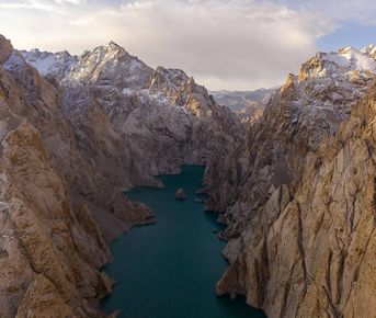 Кыргызстан. Через горы на внедорожниках