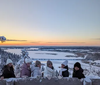 Рождество в Карелии: снежная зима, олени, ретропоезд в дружной компании