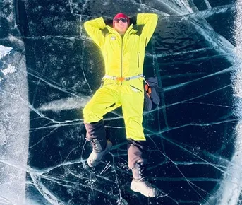 Зимний поход по льду озера Байкал вдоль острова Ольхон