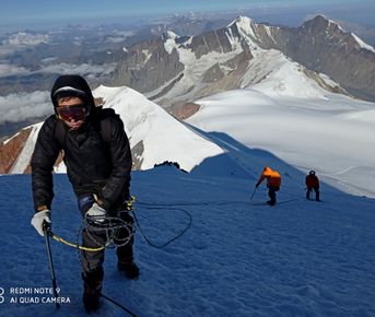Настоящее приключение: Восхождение на Казбек с Севера + Эльбрус с Юга