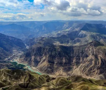 Захватывающий Дагестан: Каньоны, Цитадели и Каспийский Монстр