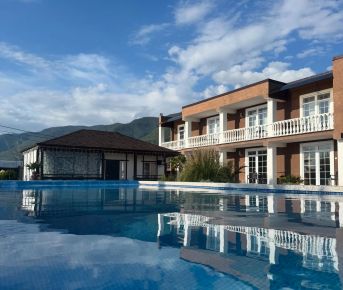 Абхазия : Ваша вилла у моря с подогреваемым бассейном