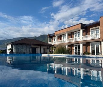 Абхазия : Ваша вилла у моря с подогреваемым бассейном