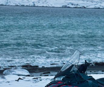 Тур к перевалу Мустатунтури (снегоходный)