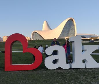 Старый город и современный Баку - в деталях