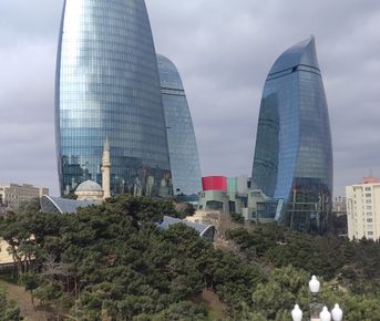 Старый город и современный Баку - в деталях