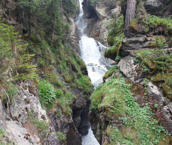Экскурсия Махарское ущелье: путешествие в сердце Карачаево Черкесии (индивидуально)
